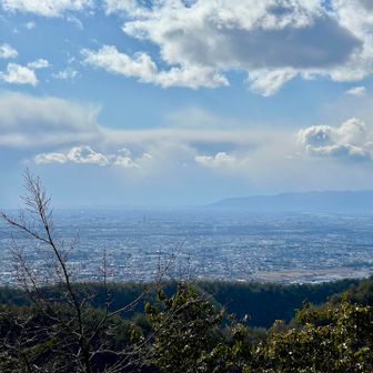 芥見権現山の眺望。
遠くに養老の峰。