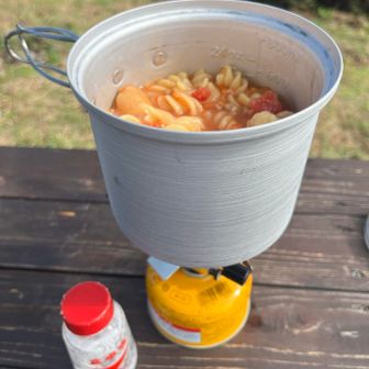 1匹しかいなかったのに、途中から2匹になったので、急いで食べて去りました　笑