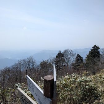 南西。伊吹山方向