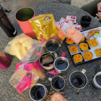 展望台で一服。
皆さんの持ち寄りでゆっくり美味しいコーヒーを頂きます！
ワイワイガヤガヤお喋りタイム。