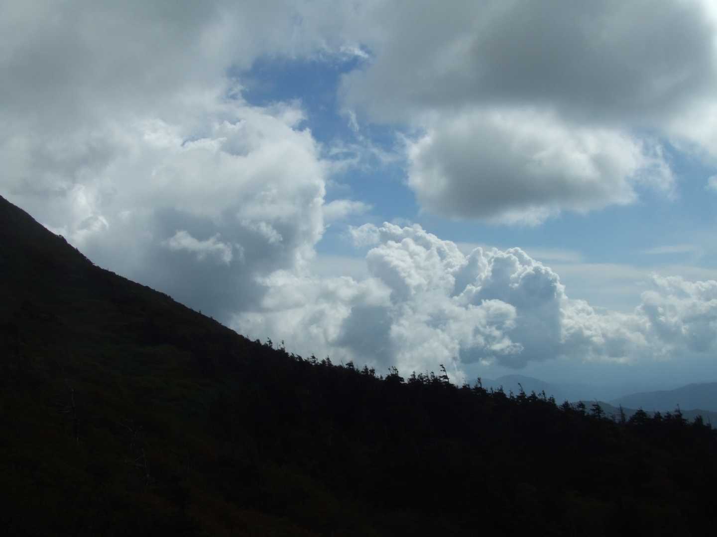 ちょっと嫌な感じの雲