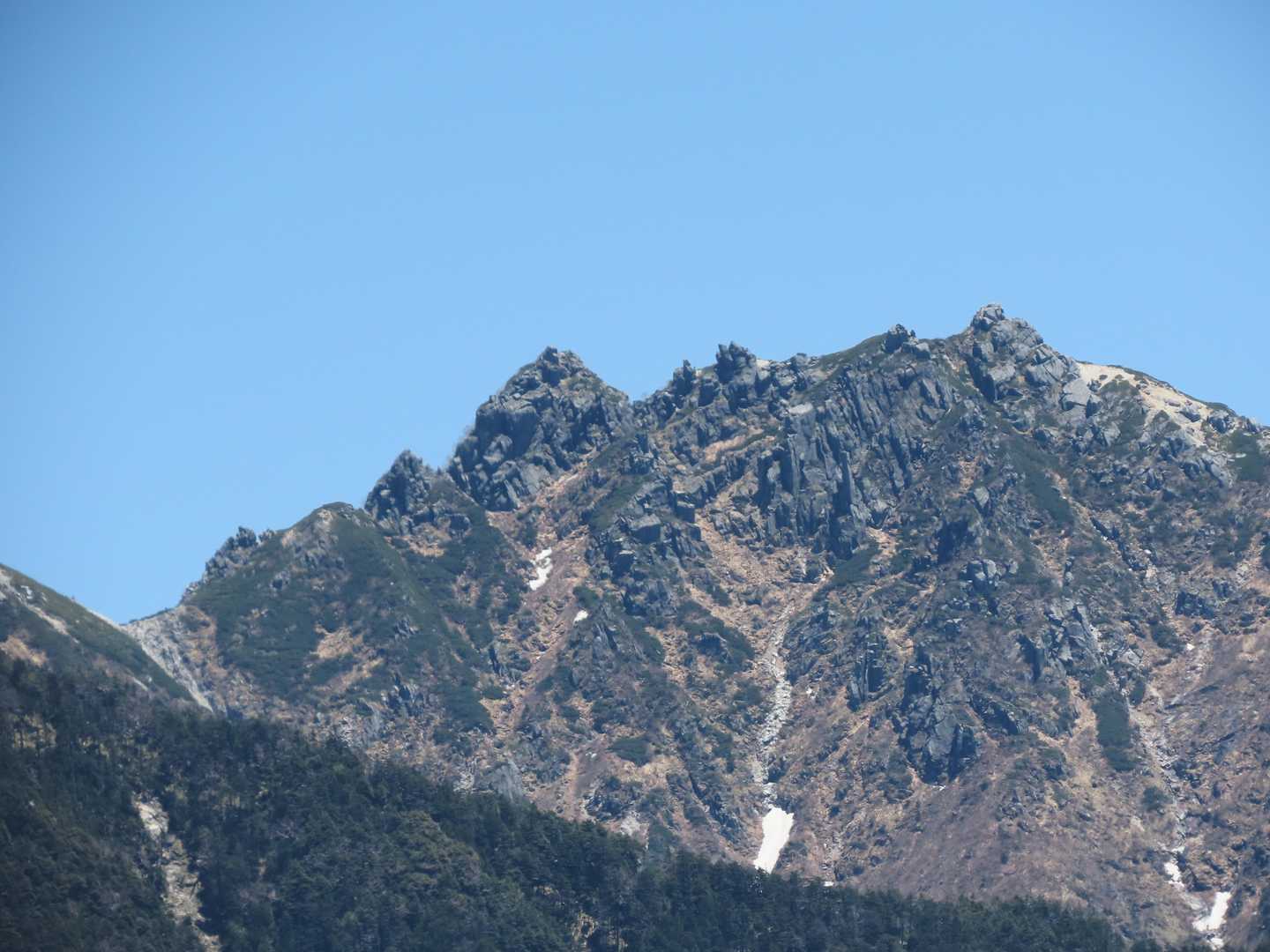 仙涯嶺
なんと険しい峰だ