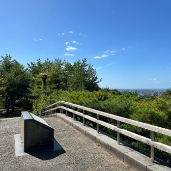 陽射しが爽やかな望湖台。「湖」ってどこ？
もしかして河北潟のことだろうか。