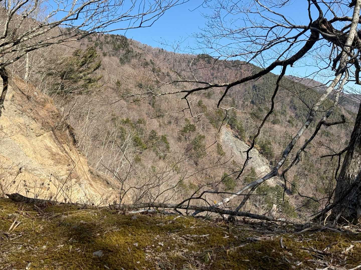 青崩峠 遊歩道入口-国盗山-遠木山-青崩嶺-青崩峠-青崩の 往復コースの写真