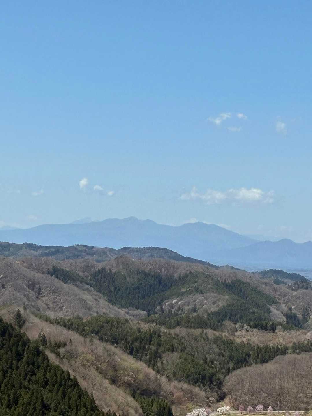 左側が女峰山
