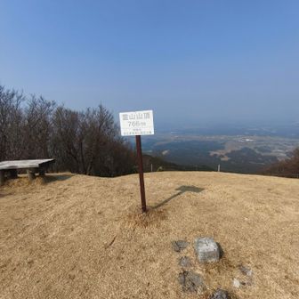 霊山山頂。1等三角点。