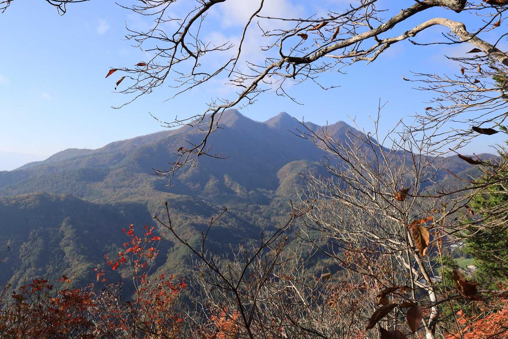 太刀岡山 | スタートから大急登、コンパクトでも登りごたえ抜群のドラマチックな山の写真