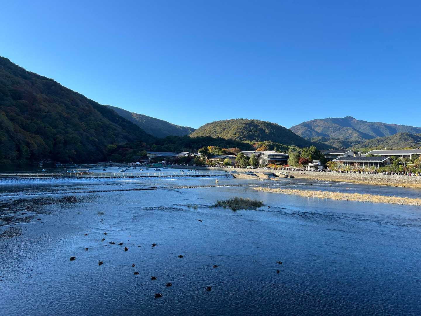 渡月橋から小倉山、愛宕山