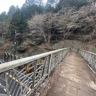 歩道橋を渡り南高尾方面へ