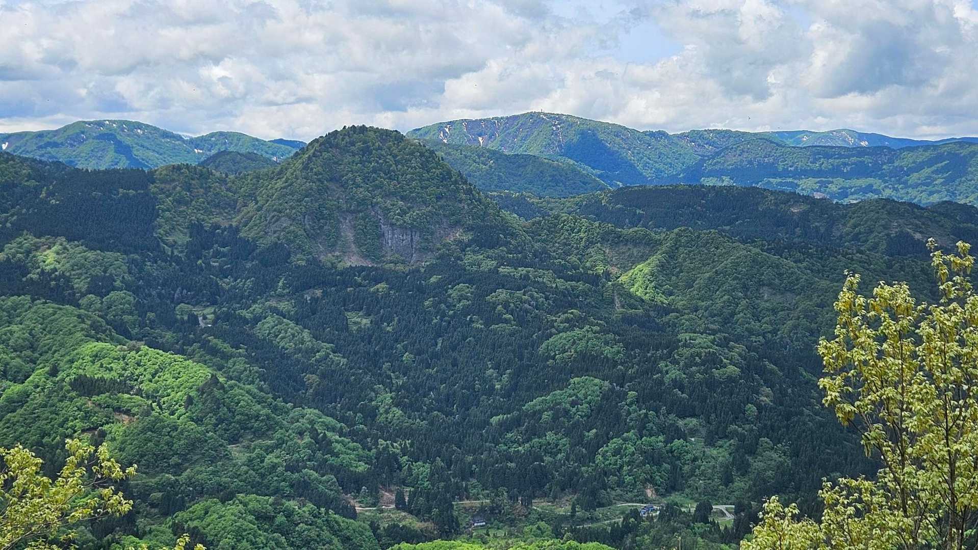 向かいの祖父岳