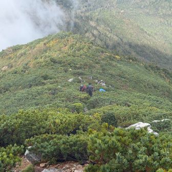 スゴノ頭への登りで振り返る