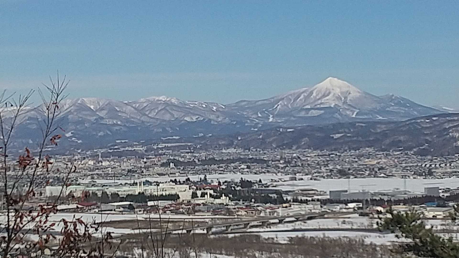 ここからも磐梯山が会津若松市の後ろに見えます👍️
