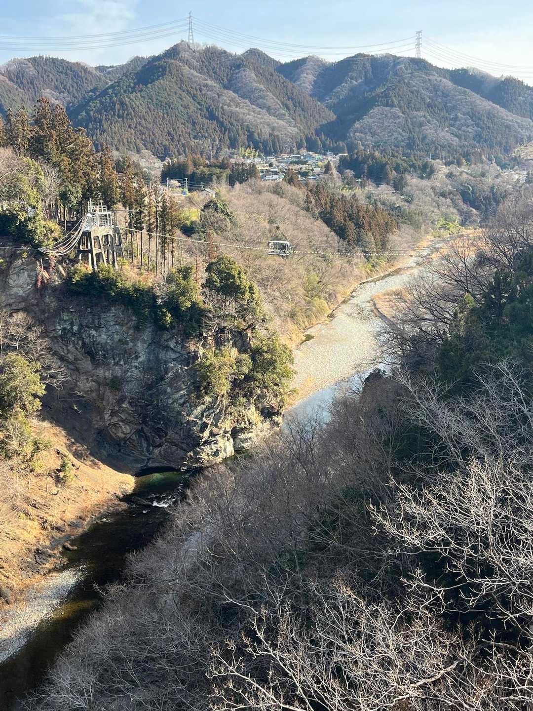 三峰口駅から贄川宿に向かいます
荒川にバンジージャンプ