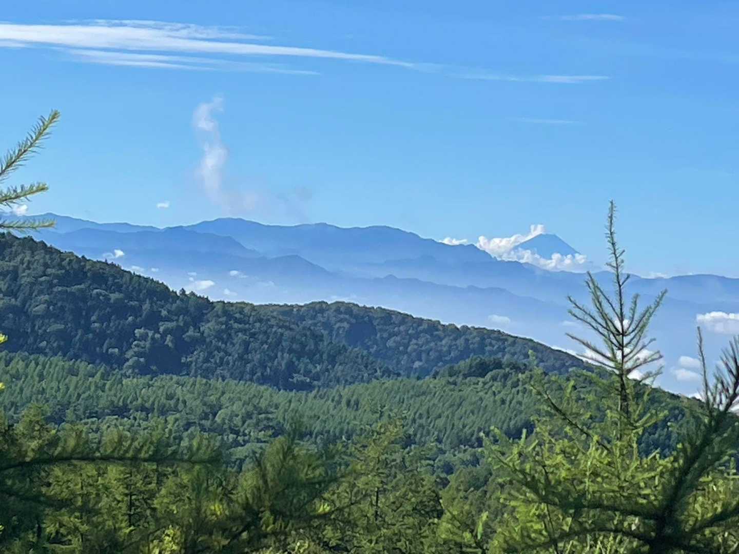 富士山の左側　瑞牆山だそうです
その左側には金峰山が見えるそうです