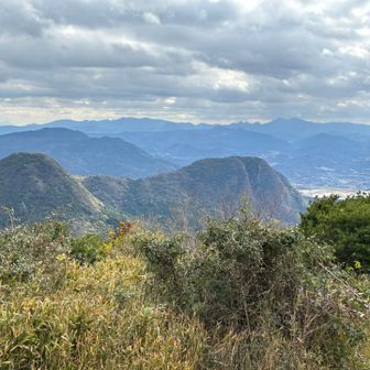 左から三ノ岳、二ノ岳、平らなところは一ノ岳