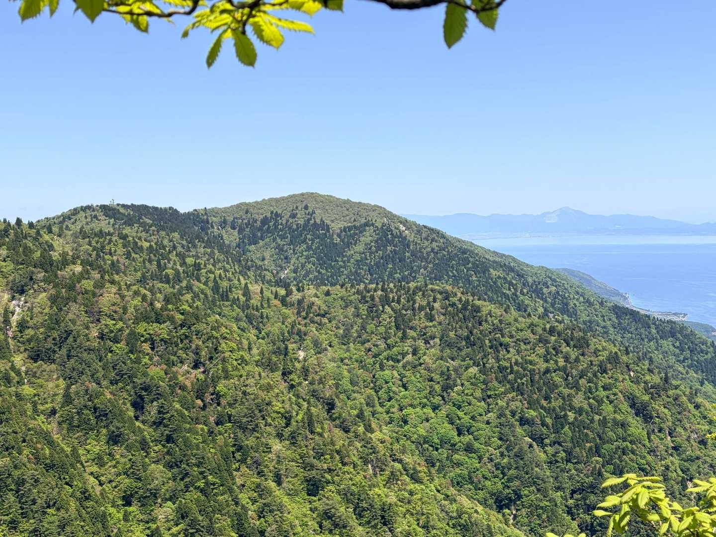 カラ岳と釈迦岳、