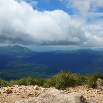 尾瀬ヶ原　向こうには至仏山