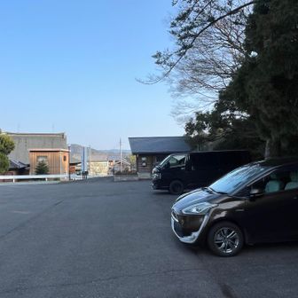 駐車場は広くて停めやすいです。奥トイレは協力金100円できれい🤩