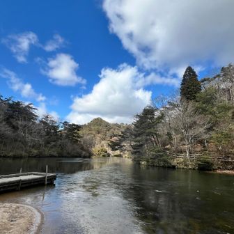 残念、逆さ槍見えず
うすーく氷張ってました