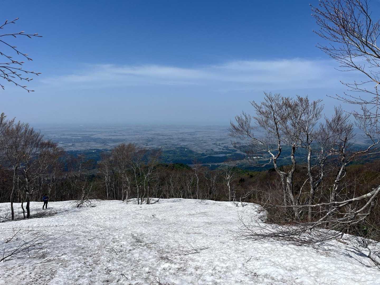 前一まで行きたかったけど、ずっと雪があるって聞いたので、ここで引き返します笑