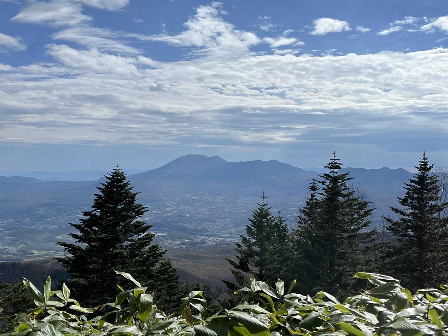 浅間山を横に見ながら歩く