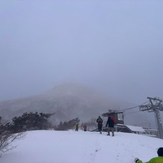 今日の山頂
抱山到着🏔️
正面に薄ら見えてるのは釜臥山