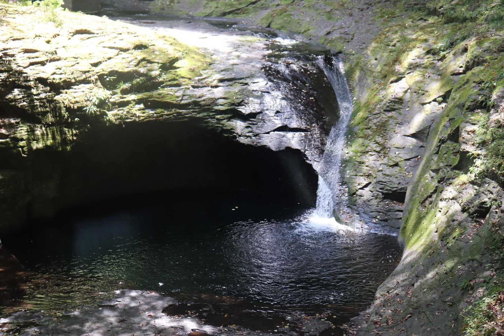 【赤目四十八滝】数々の滝・岩・淵が連続する変化に富んだ山歩道の写真
