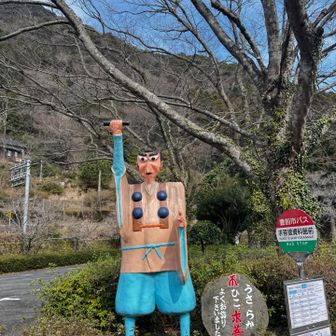 駐車場から少し歩きます　トイレもあってありがたい