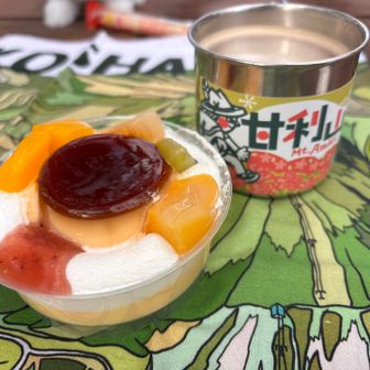 カップに甘利山のステッカーを貼りました♪