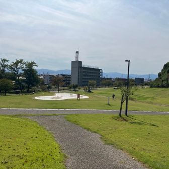 電車、飛行機、山が見える公園だよ◡̈ 𖤐˒˒