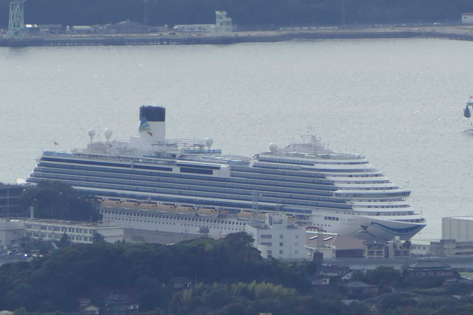 佐世保港に停泊している豪華客船🚢