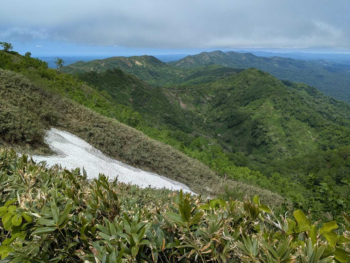 登りはガスに包まれていた景色。
素晴らしい眺望でした。
