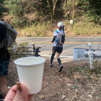 「あーー！(飲みたいけど)まだ早いー！」って叫んで通っていく人たちに笑いましたwww楽しいwww