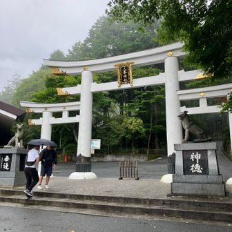 先ずは三峯神社に安全登山のご祈願に行きます。