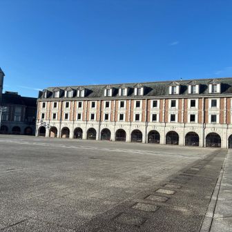 公園内に入りました。
とても立派なホテルです