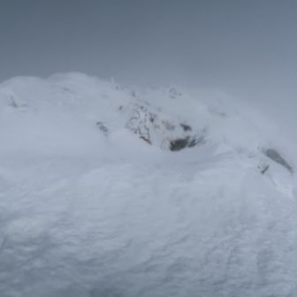 今日は、ホロホロ側から来てたら、
この稜線は危なっかしかったね😰