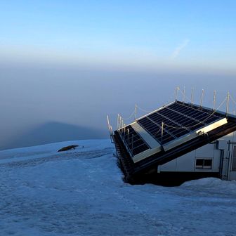 外界は雲海？というかモヤってて影大山も微妙に