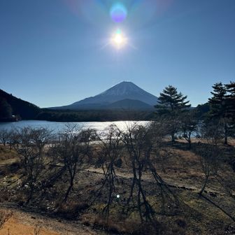 精進湖駐車場から富士山見ながらの　パノラマ台を目指してスタート