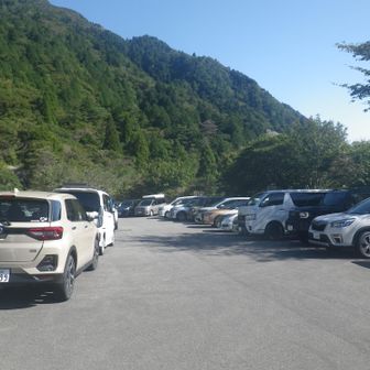 駐車場はいっぱい