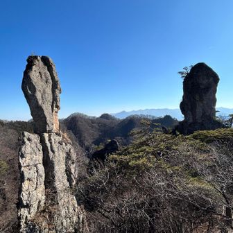 ジジ岩ババ岩
間近で見ると迫力があり見応えありました😊
ババ岩にクラックがあり、いつか崩落してしまうのでは😱