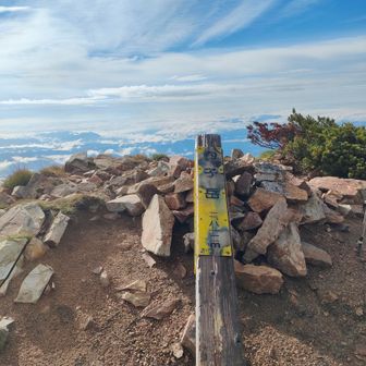杓子岳⛰️
標識は倒れてるけど絶景🙆