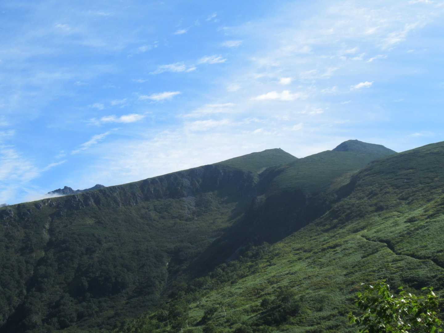 永山岳、安足間岳の稜線とちょこっと覗く愛別岳⛰️