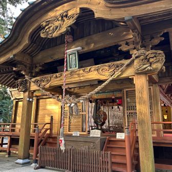愛宕神社に到着しました🙏

本日も無事下山できました🙇

眺望スポットは少ないけど
静かで気持ちよかったです🌳

久々のロングコース
アップダウンが予想以上…
歩き切れて良かったー😅

ありがとうございました感謝✨️

今年も残りわずか
大掃除も頑張ろっと😆



12月21日は悪態祭が行われます
愛宕神社裏にある飯綱神社のお祭りだそうです
どんなお祭りなんでしょうか🤔？