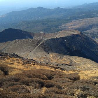 頂上からお鉢を望む☺️
