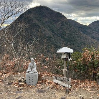 筆ノ山、山頂からの我拝師山⛰️