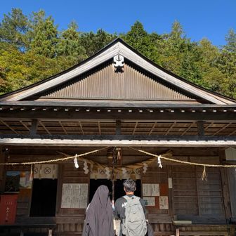 丁寧に拝んでる🤲
きちんとしてます✨