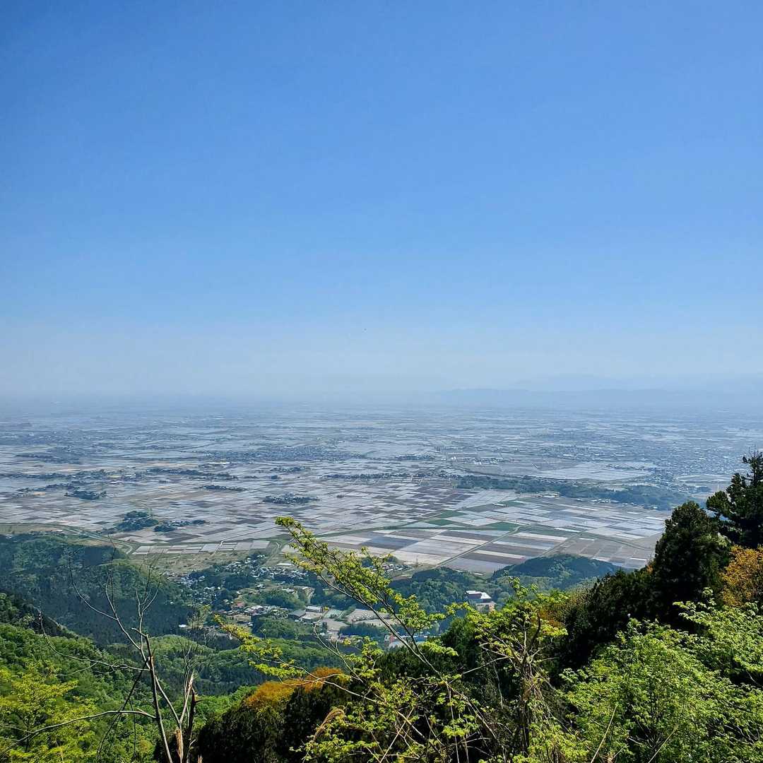 もう田んぼは水がはってありました
これからホームの護摩堂山では夕方のマジックアワーが始まります