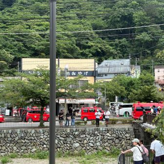 高尾山口に消防車多数🚒　何かあったのかな…。