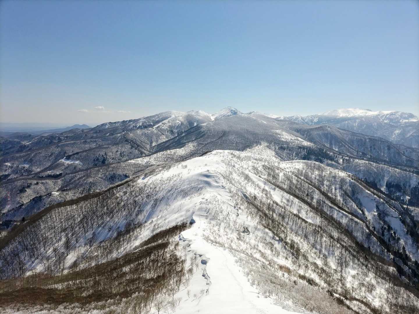 
トンガリ山から…

足元すとーーーーん😱
