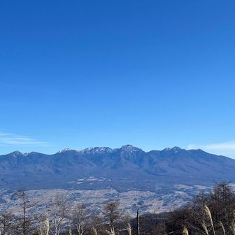 八ヶ岳はまだ雪少ないですね